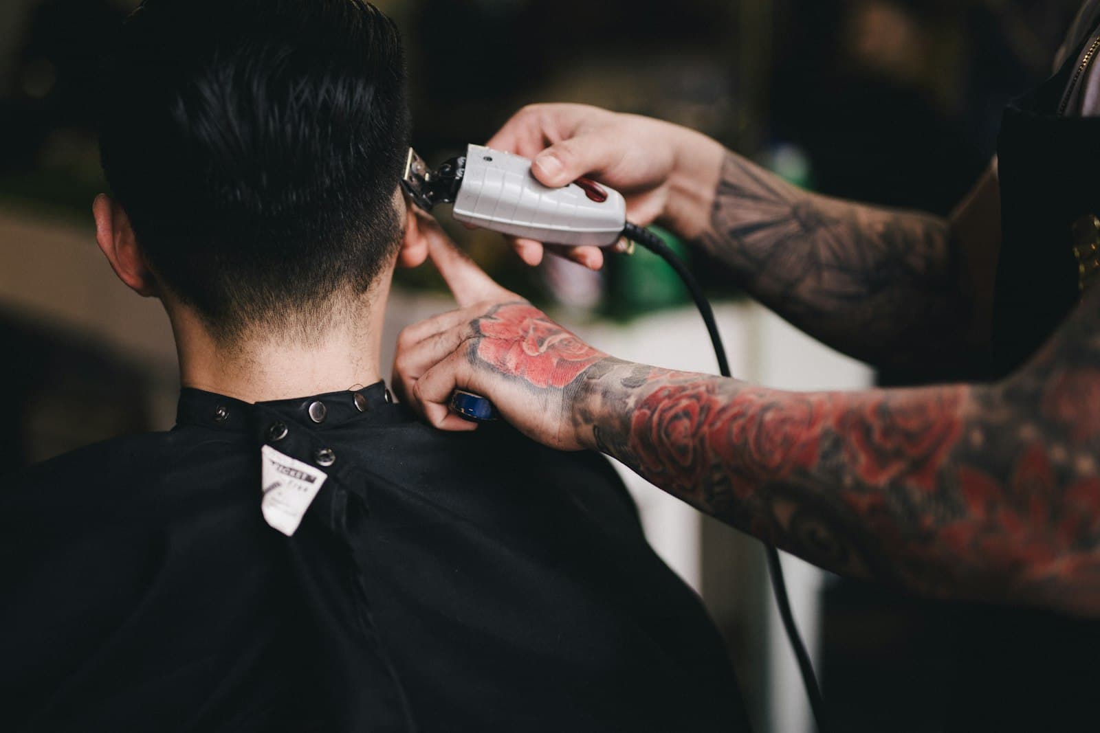 Detail of a straight-razor finish along the neckline.